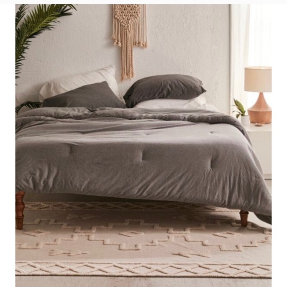 Urban Outfitters t-shirt jersey comforter